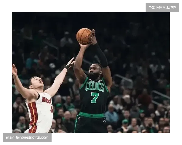 凯尔特人外线投射牵制防守 迫使对手内线协防护框两难